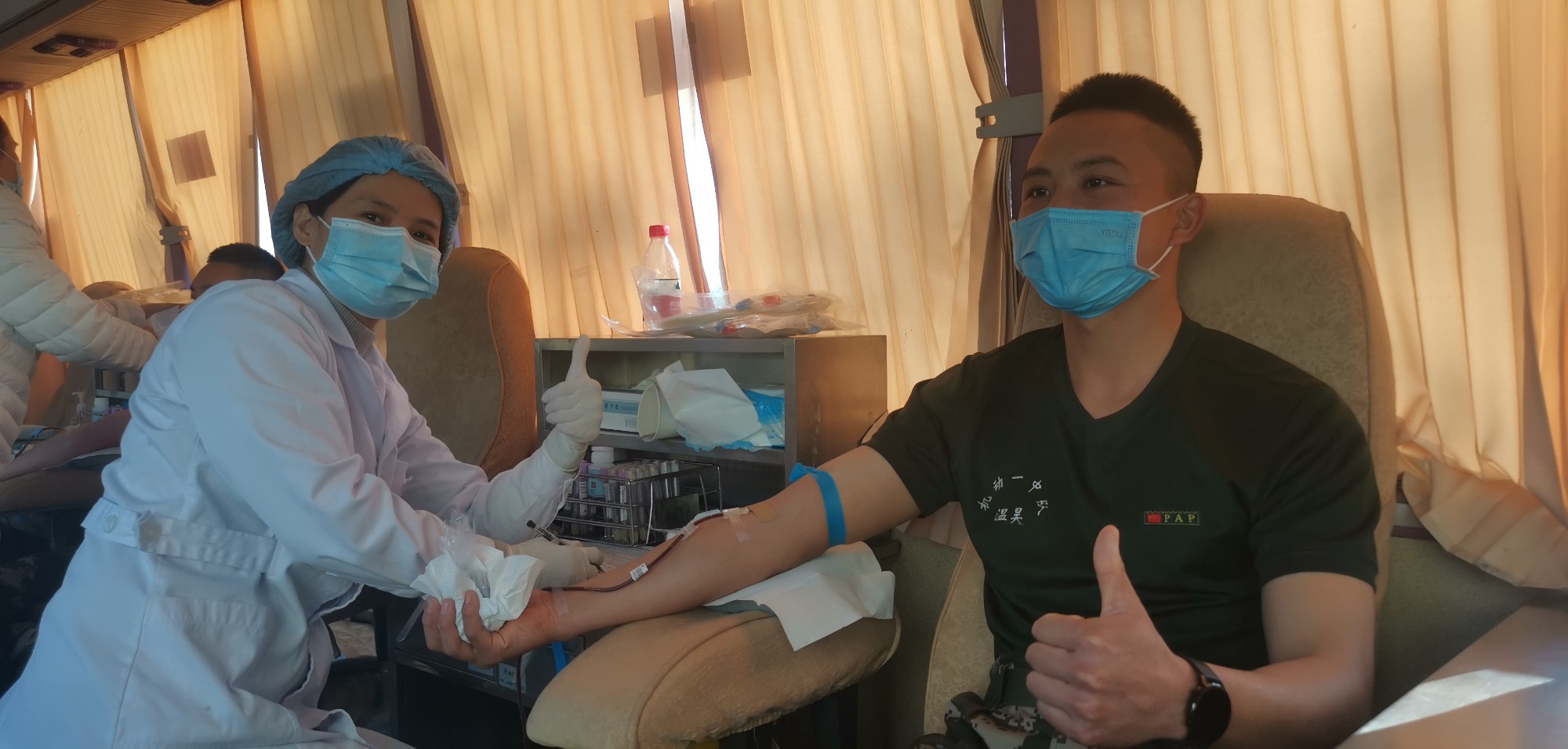 为最可爱的人点赞张超群摄