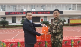 迎春送“福”到部队  军民共建情谊深