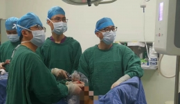 极致微创  2.5厘米小创口解决胸腔大问题