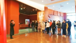 缅怀革命先烈，弘扬革命红色精神