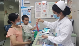 小朋友在医院意外得到了“六一”儿童节礼物