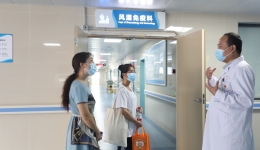 医学博士爱心助学   贫困学子登门“汇报”