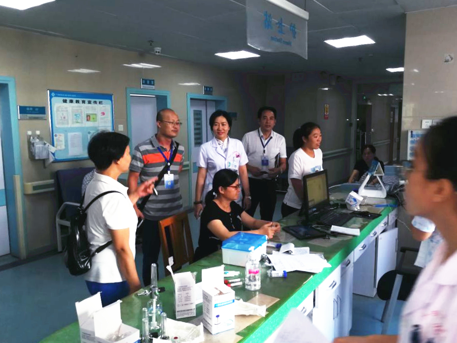 图3:医院检查组到临床科室开展巡查;.jpg
