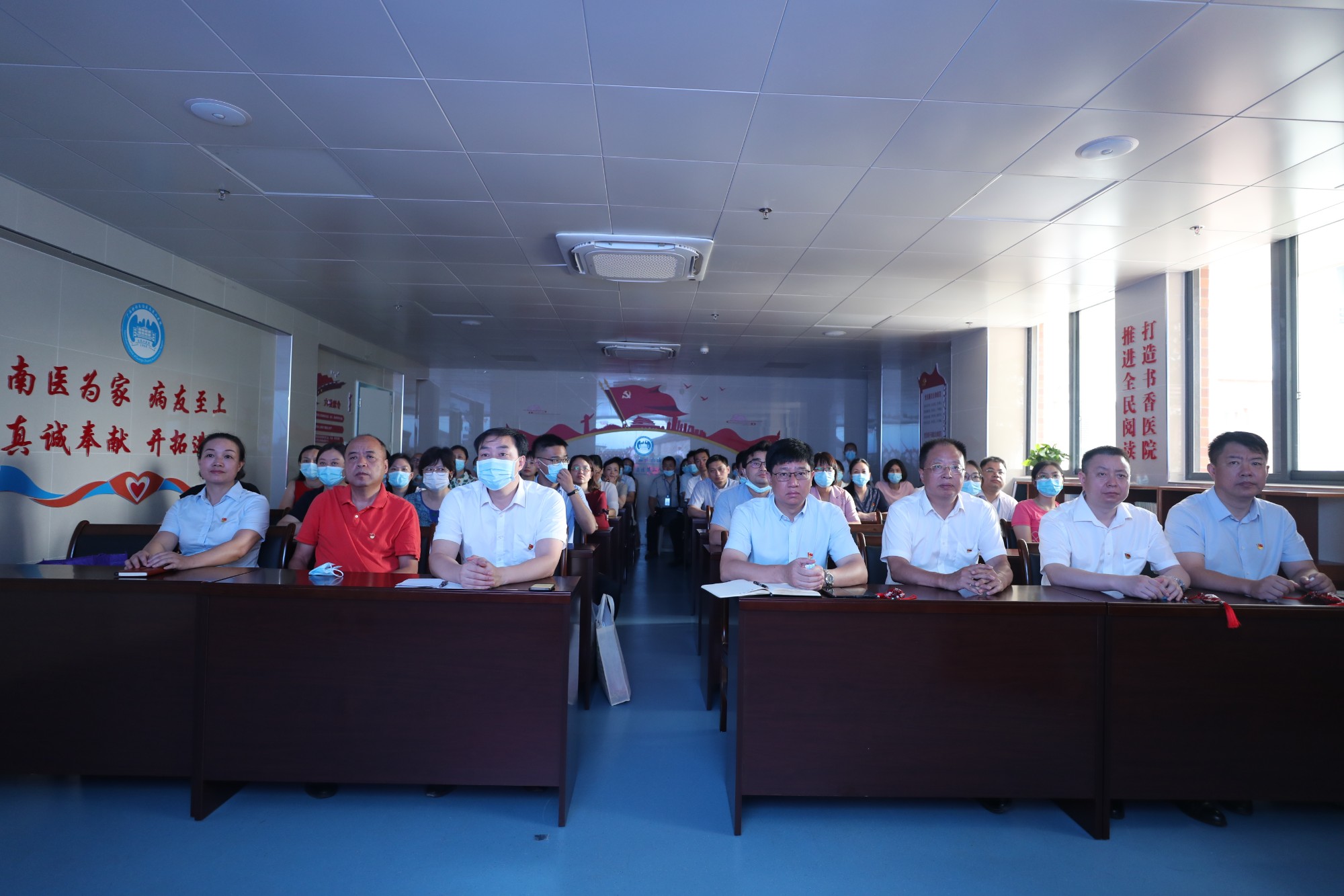 南溪山医院领导班子、支部书记集中观看庆祝建党100周年大会直