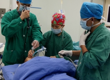 纤支镜气管插管