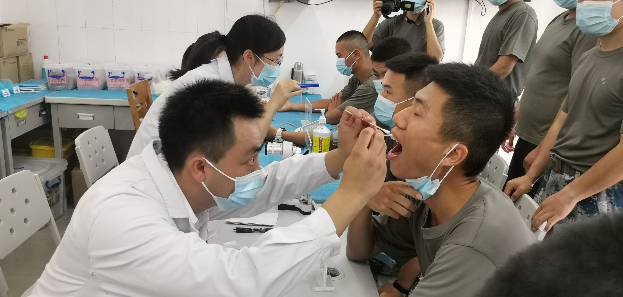 专家服务到位,子弟兵健康有保证。