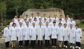 2_广西壮族自治区南溪山医院检验科全家福