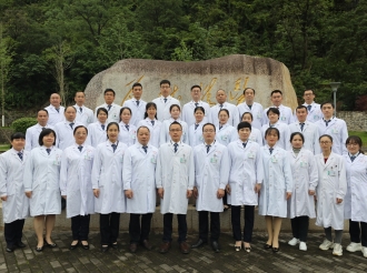 2_广西壮族自治区南溪山医院检验科全家福