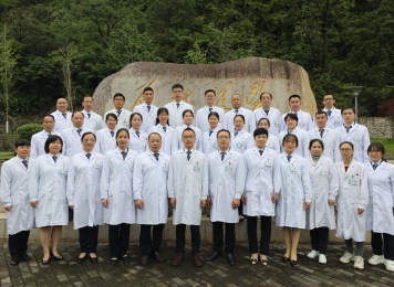 2_广西壮族自治区南溪山医院检验科全家福