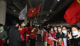 自治区南溪山医院首批驰援百色核酸采样检测医疗队队员凯旋