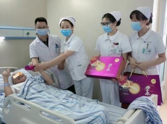 节日期间关怀留院的病人