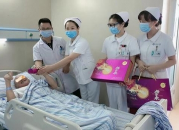 节日期间关怀留院的病人