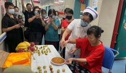 月圆中秋 情暖医患