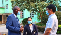 尼日尔驻华大使到自治区南溪山医院参观交流