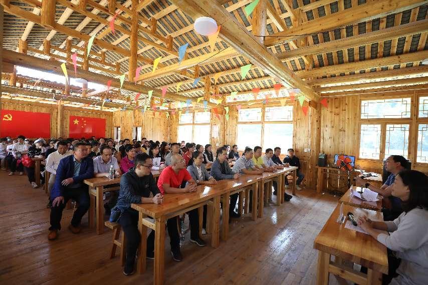 3.南溪山医院党委副书记、院长刘宇军给党员上专题党课。李金戈摄