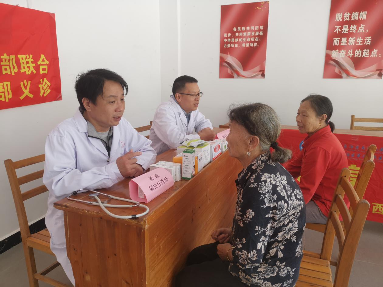 2.南溪山医院胃肠外科专家义诊现场