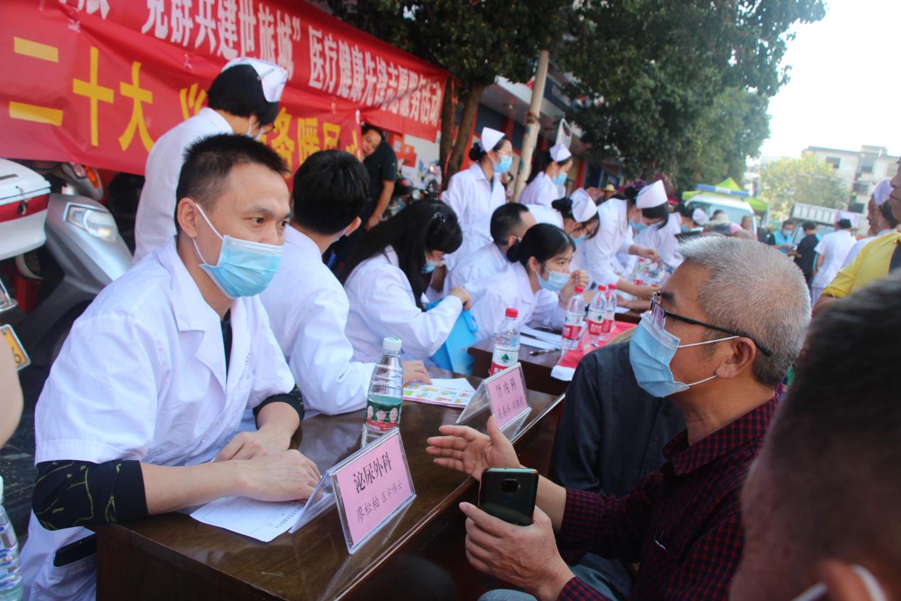 C:\Users\Administrator\Desktop\义诊图片\廖主任2.JPG廖主任2