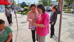 南溪山医院青年文明号爱心服务群众，“爱莲”洗涤心灵