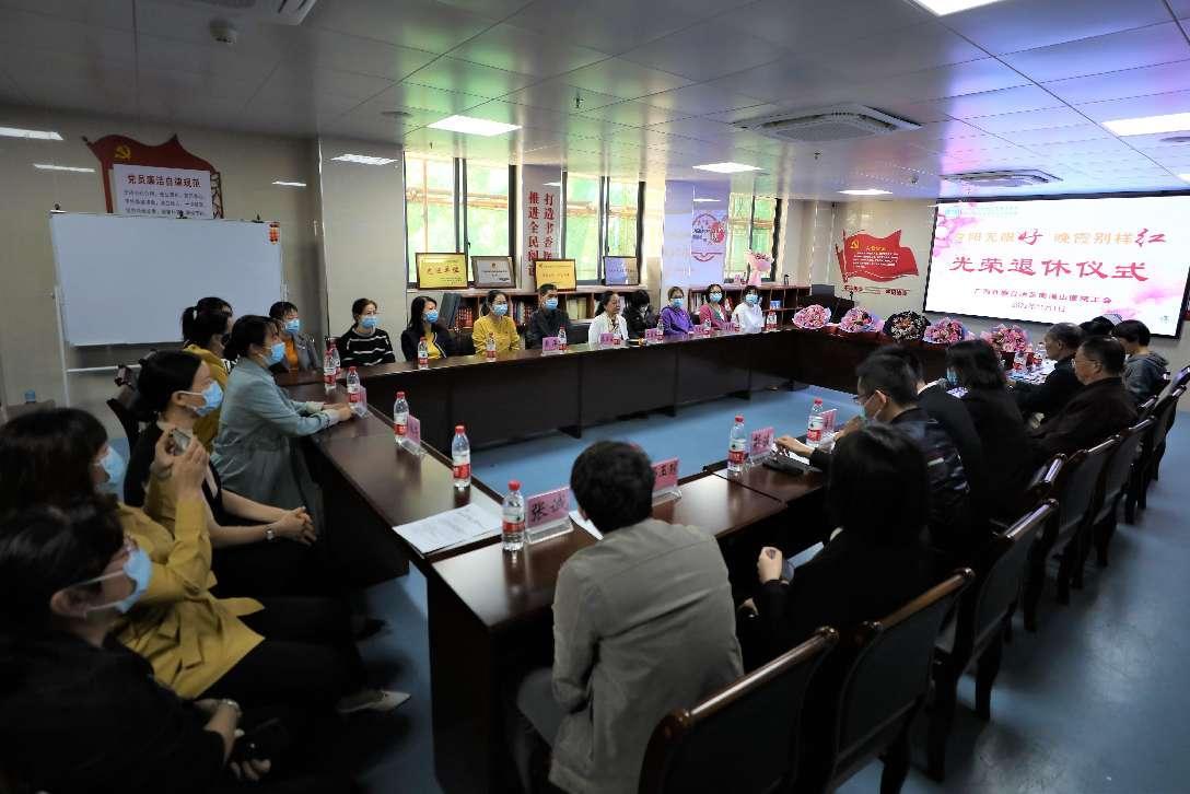 仪式现场 伍家琪 摄