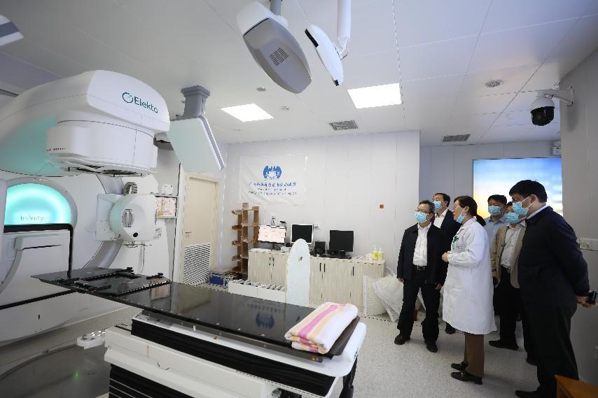 4.参观直线加速器机房。李金戈摄