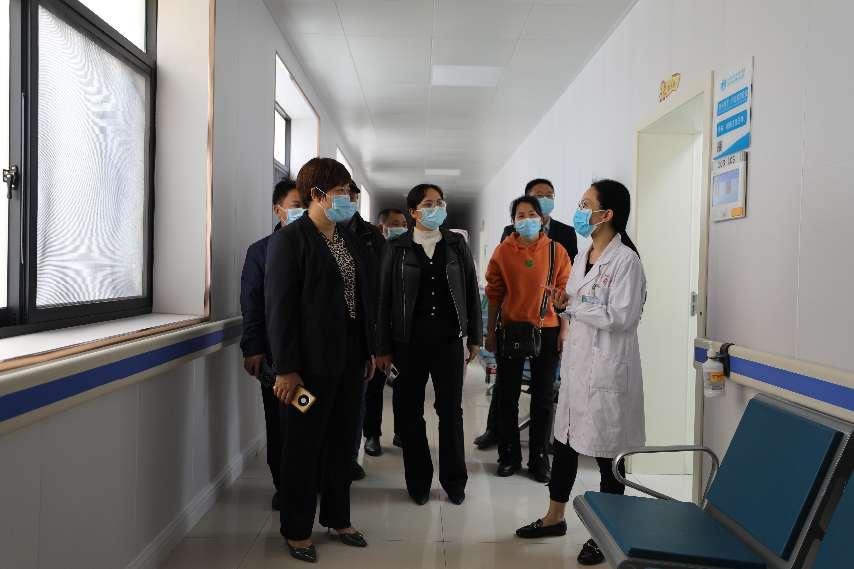 参观儿童医学中心 伍家琪 摄