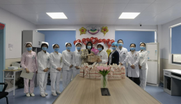 一袭白素衣 一双纤纤手 一颗炽热心 —名护士