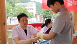 自治区南溪山医院赴龙胜马堤开展民族团结主题党日活动