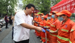 南溪山医院、桂林电信象山公司联合开展 为民办实事关爱环卫工人活动