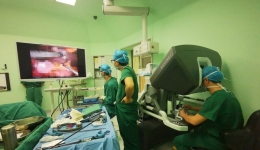 自治区南溪山医院胃肠外科达芬奇机器人手术突破200例