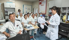 廉洁从业，树立正确人生观 ——内科第十三党支部举行主题党日活动