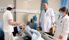 南溪山医院肿瘤二病区医患共庆中秋