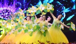 自治区南溪山医院举行建院55周年文艺晚会