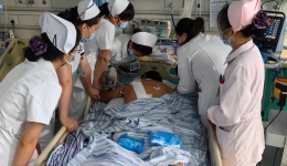 趟过鬼门关，他重新站起来