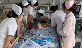 趟过鬼门关，他重新站起来