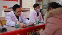 专家团队下基层  义诊服务促健康