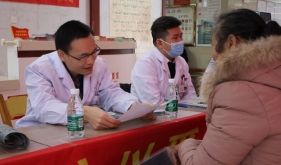 专家团队下基层  义诊服务促健康