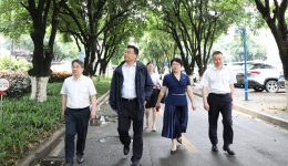 自治区卫健委党组书记、主任杜振宗到自治区南溪山医院进行实地调研