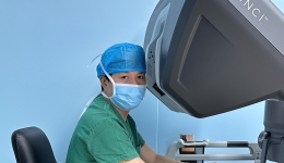 仅缝合“3针”，自治区南溪山医院成功完成广西首例自制单孔操作通道机器人腹膜外前列腺癌根治术