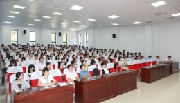 系好廉洁行医“第一扣”——自治区南溪山医院党委为新入职员工举办廉政党课