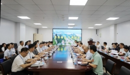 自治区政协副主席、民革广西区委主委巫家世率视察组赴自治区南溪山医院进行视察