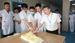 自治区南溪山医院开展慰问活动共庆第七个中国医师节