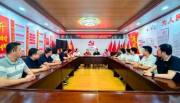 党建引领助振兴  中秋慰问促团结