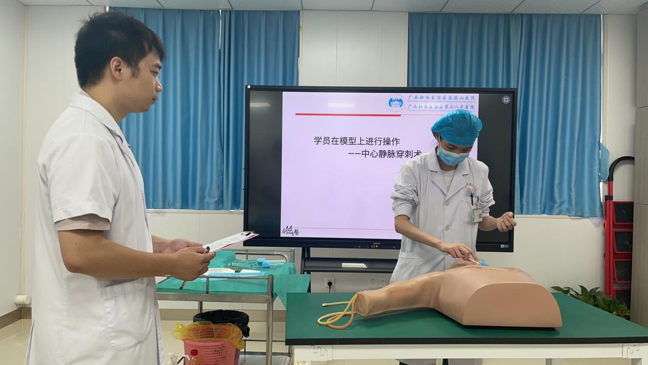 0e58a02f423cfee2e2f8b67f813b283