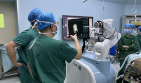 机器人精准“锁敌”，南溪山医院成功为特发性震颤患者植入“脑起搏器”