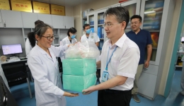 自治区南溪山医院开展慰问活动共庆第八个中国医师节