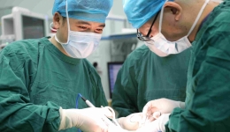 首例 | 自治区南溪山医院甲状腺乳腺外科成功实施腔镜辅助下保留乳头乳晕单侧乳腺切除术（NSM）联合I期假体植入乳房重建术