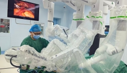 自治区南溪山医院成功开展机器人赋能腹膜外保留神经前列腺癌根治术